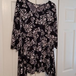 Ladies plus size 2x black print tunic